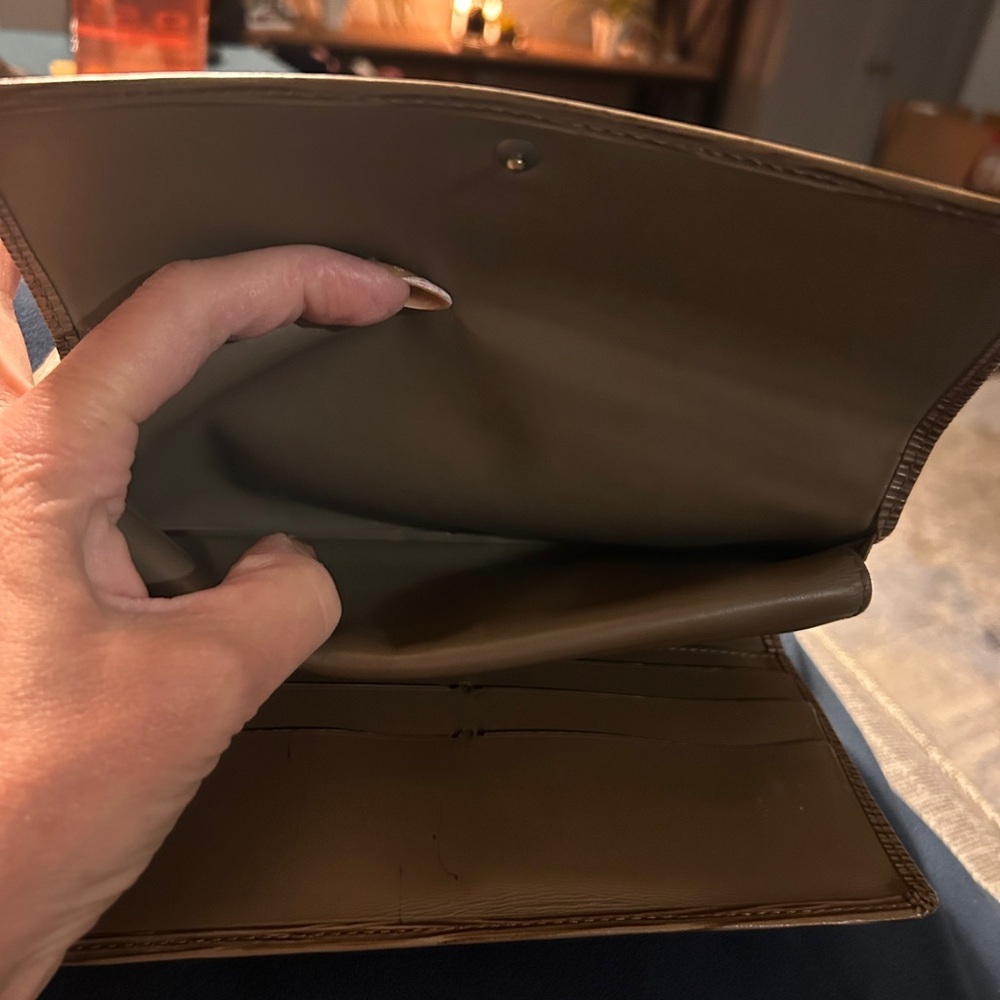 162. Louis Vuitton tan Epi trifold wallet (project) - Picture 12 of 16